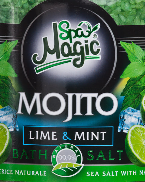 Close-up of the Mojito label: halved limes, mint leaves and ice either side of the name
