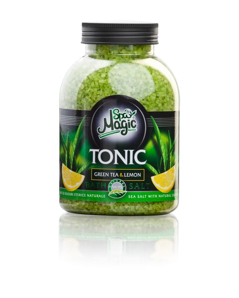 Recipient de sare de baie Tonic pe o suprafață albă reflectantă